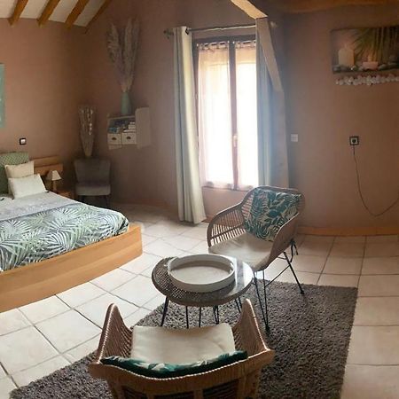 Chambre Salon Independant, Salle De Bain Wc Prives, Jardin Prive, Piscine Partagee Pres D'Un Lac Мениль-Сен-Пер Экстерьер фото